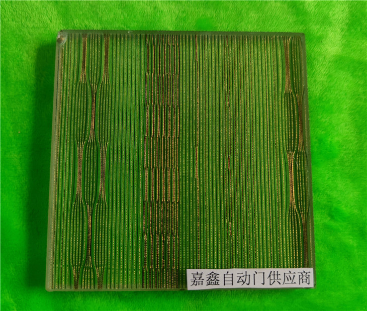 珠海廠(chǎng)家供應 藝術(shù)玻璃 夾絲材料夾絲玻璃 工藝玻璃.jpg