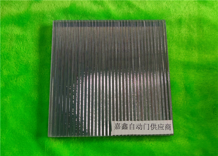 夾絲玻璃 夾絹裝飾玻璃 夾膠安全玻璃及各種藝術(shù)玻璃.jpg
