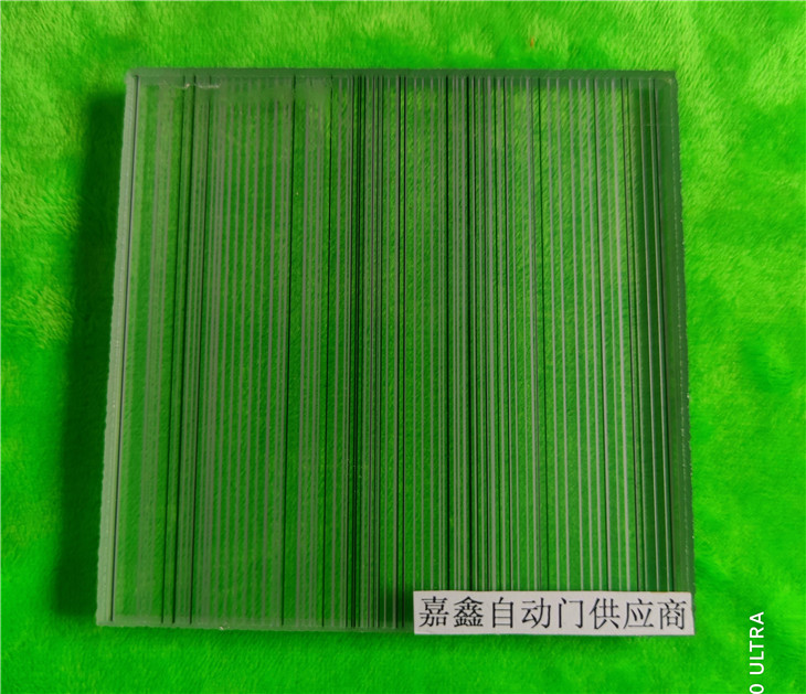 夾絲玻璃樣板 夾絲隔斷 夾絲屏風(fēng) 夾絲夾膠推拉門(mén) 夾絲書(shū)柜.jpg